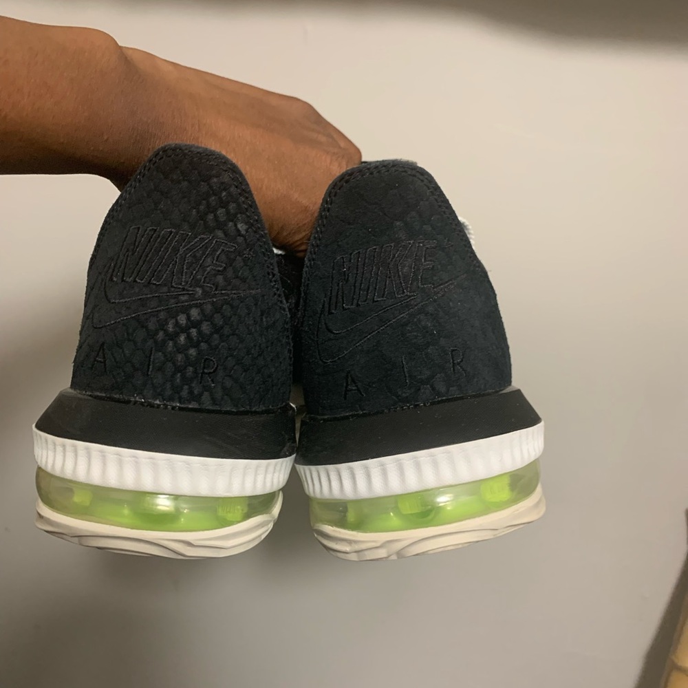 SOLD SOLD SOLD Lebron 16 low Black Python - Picture 5 of 9